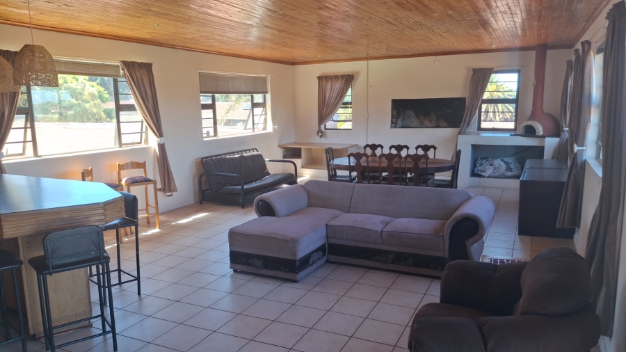 To Let 5 Bedroom Property for Rent in Humansdorp Eastern Cape